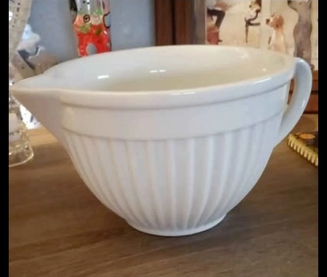 Crate & Barrel White Porcelain Ribbed Batter Mixing Bowl - 8"x6" - photo 2