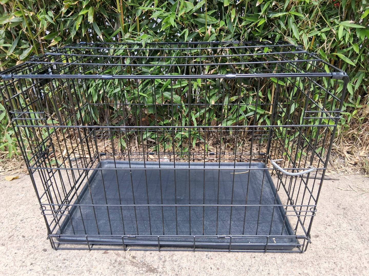 Black Metal Dog Crate with Tray