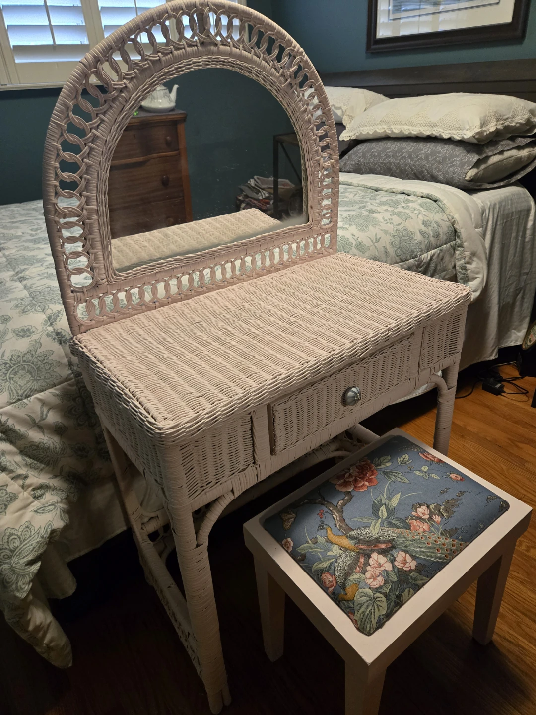 Vintage Wicker Vanity Desk with Arched Mirror - photo 4
