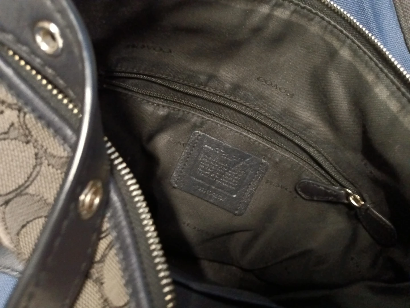 Coach Signature Pattern Shoulder Bag - photo 4