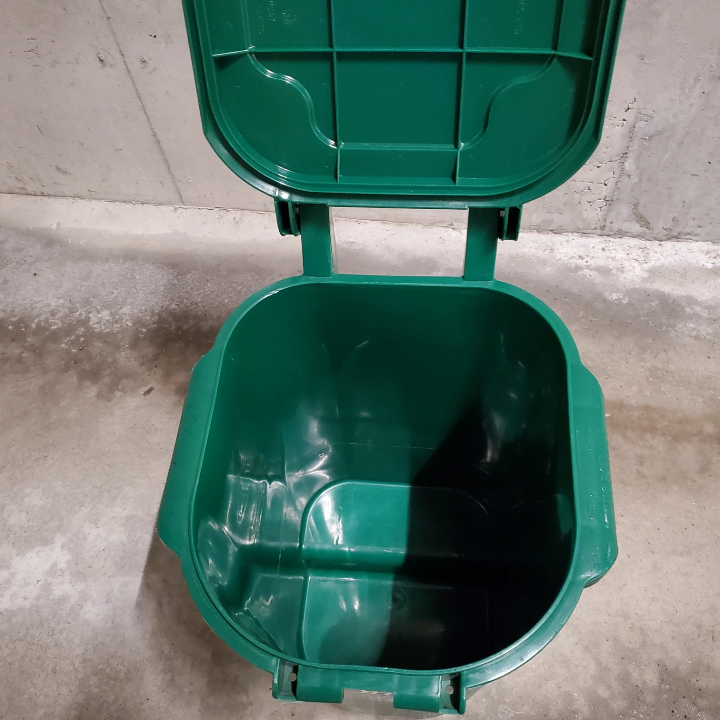 Smaller-size Green Bin on Wheels - photo 2