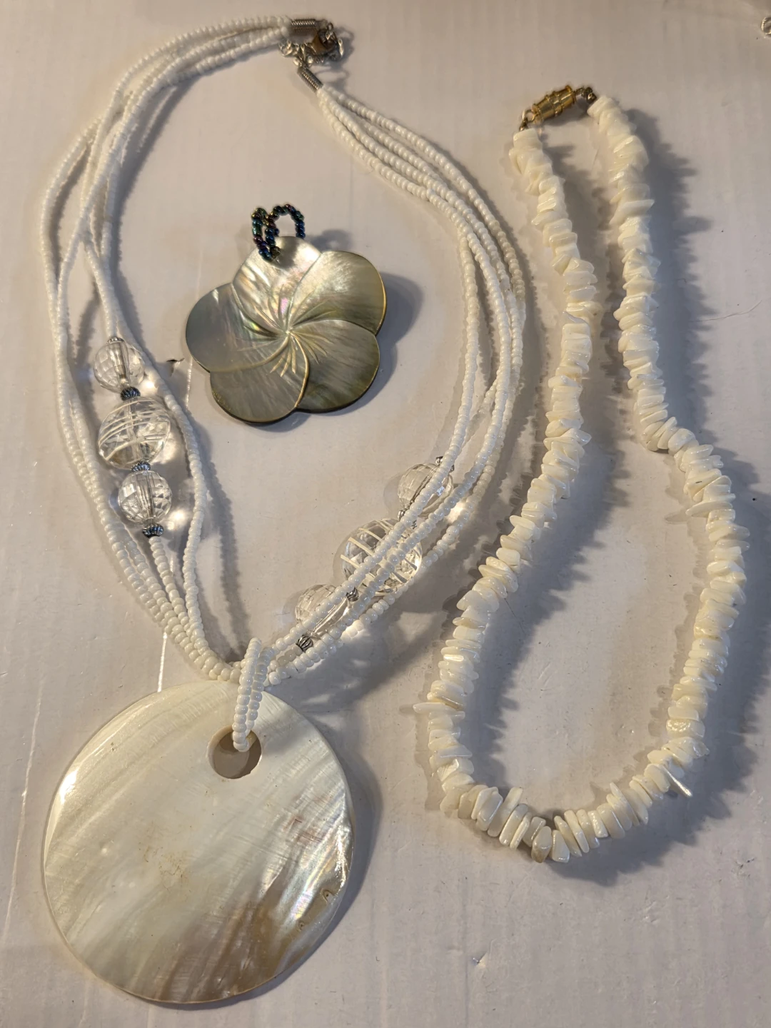 White Shell Pendant Necklace Set