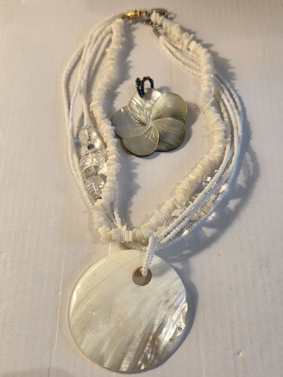 White Shell Pendant Necklace Set - photo 2