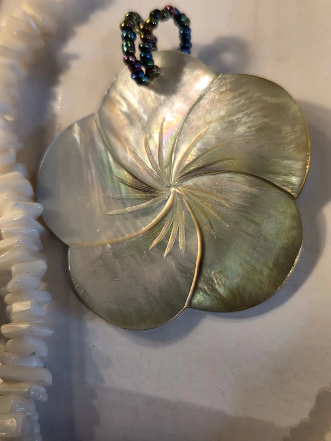 White Shell Pendant Necklace Set - photo 5