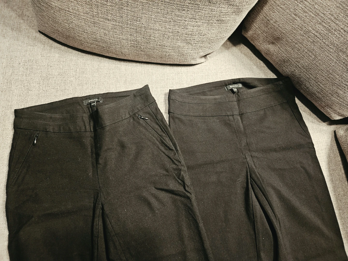 2 pairs Rw & CO. Pull on capri pants