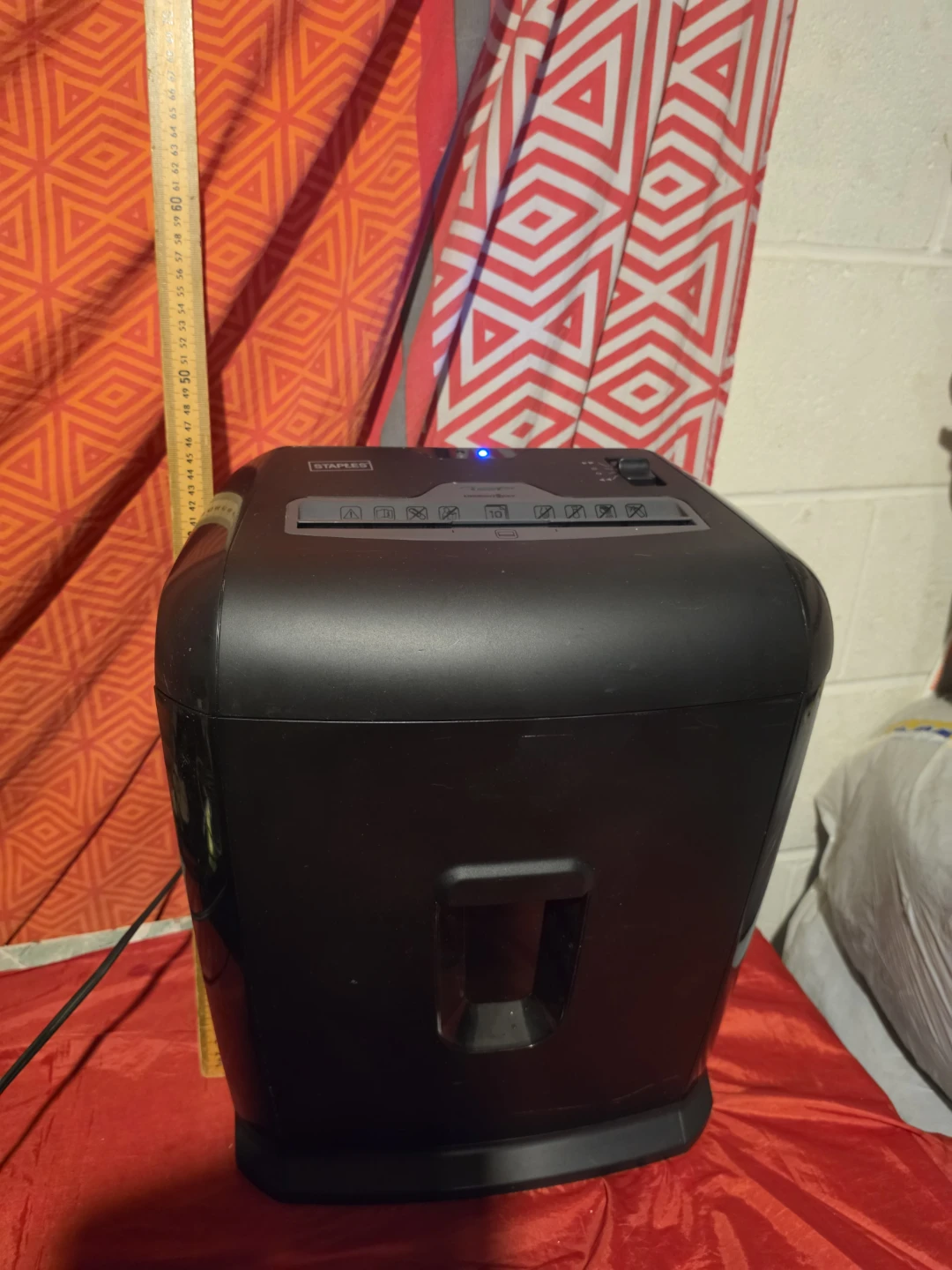 Staples 10 Sheets Paper Shredder