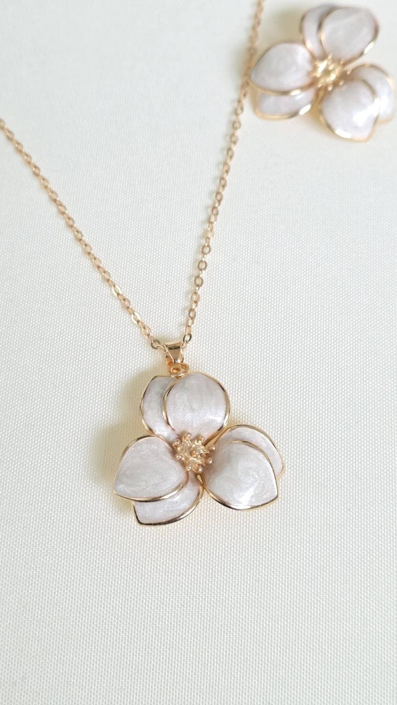 Flower Pendant Necklace and Earrings Set