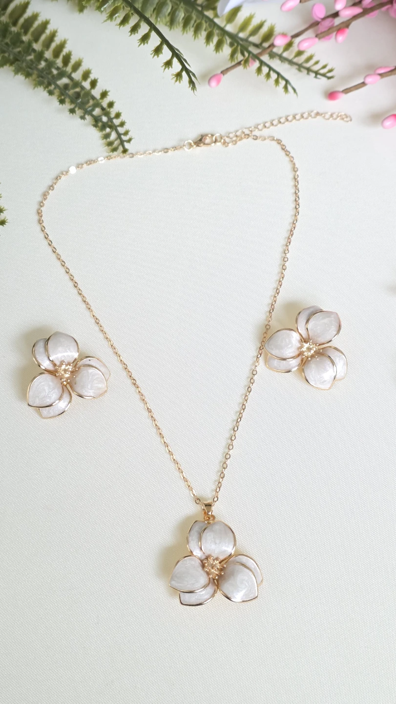 Flower Pendant Necklace and Earrings Set - photo 2