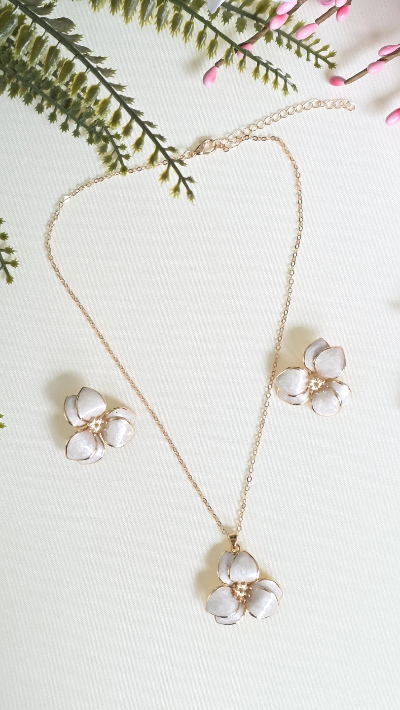Flower Pendant Necklace and Earrings Set - photo 5