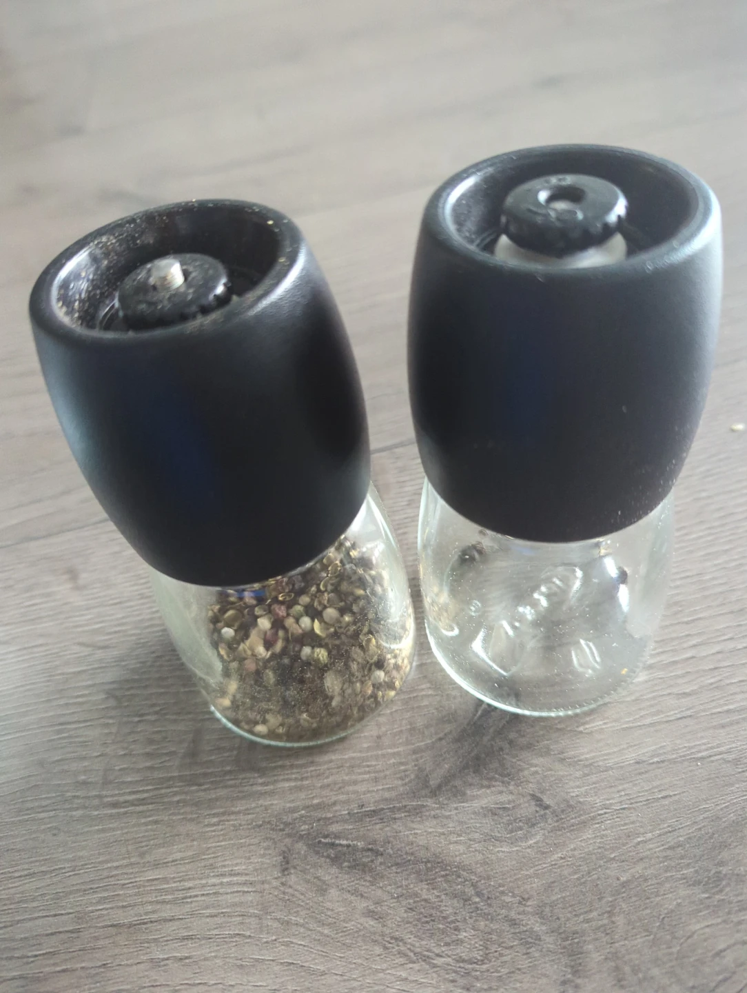 Salt and Pepper Grinders Set