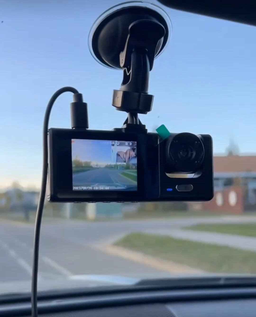 Brand new - dual dash cam 1296 HD - photo 5