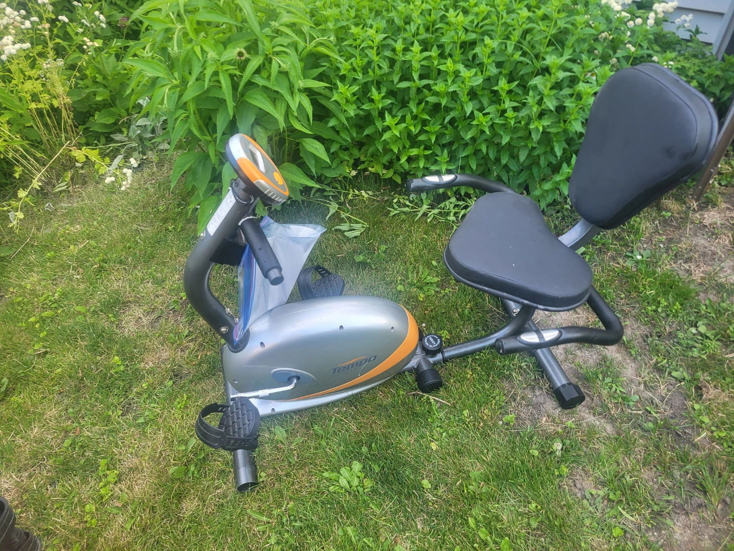 Tempo Fitness Recumbent Exercise Bike - photo 2