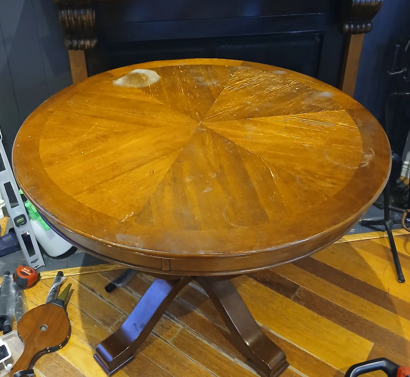 Round Pedestal Dining Table - Wood