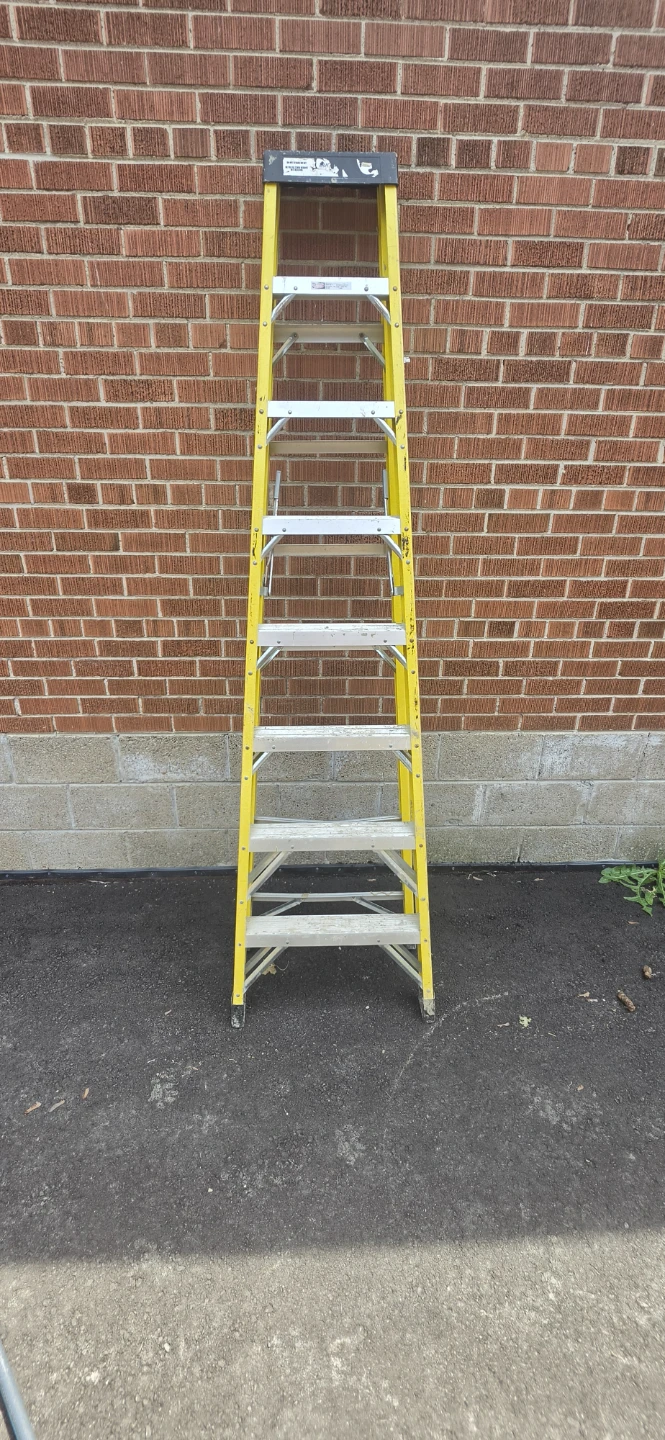 Louisville Ladder FGH107 Step Ladder
