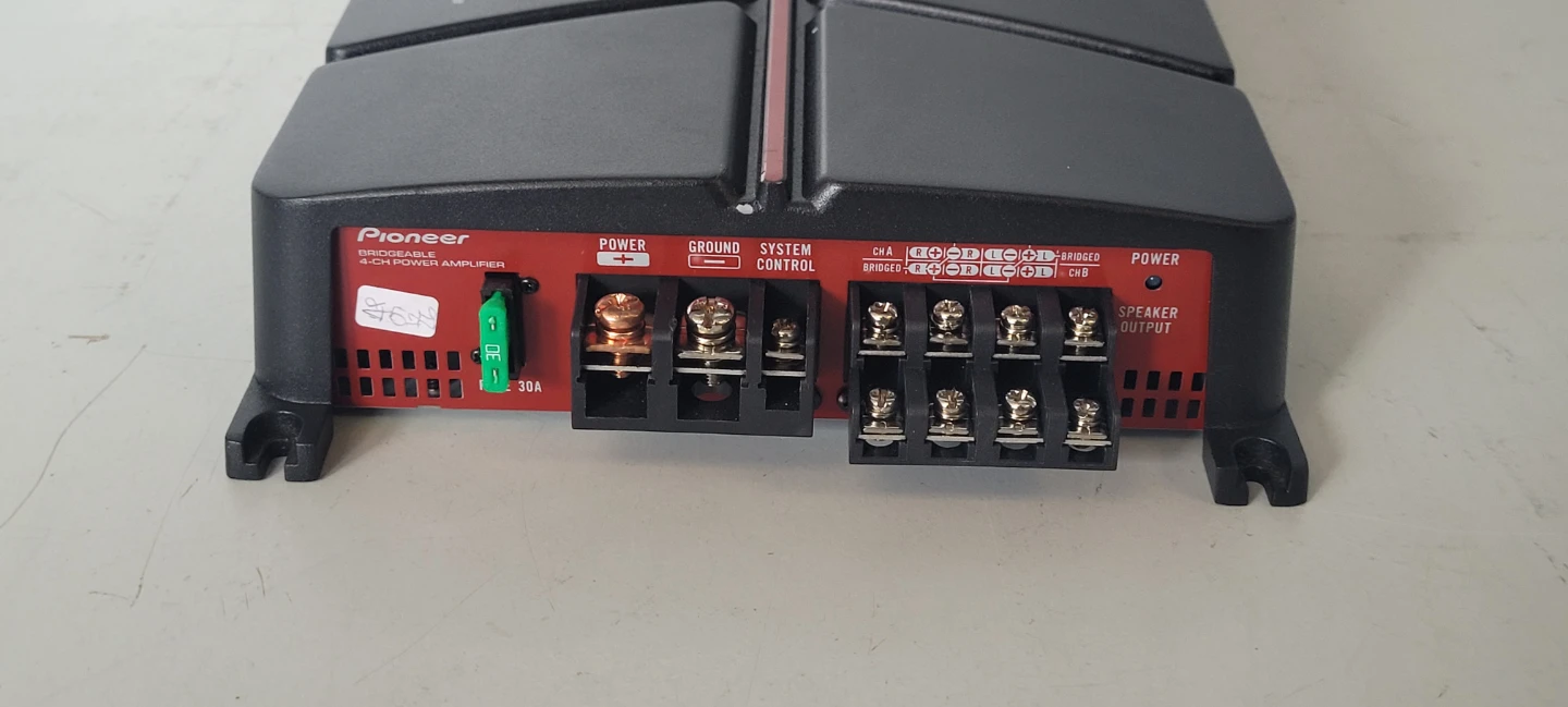 520W Pioneer Bridgeable 4 Channel Amplifier GM-4704 (32481895) - photo 4