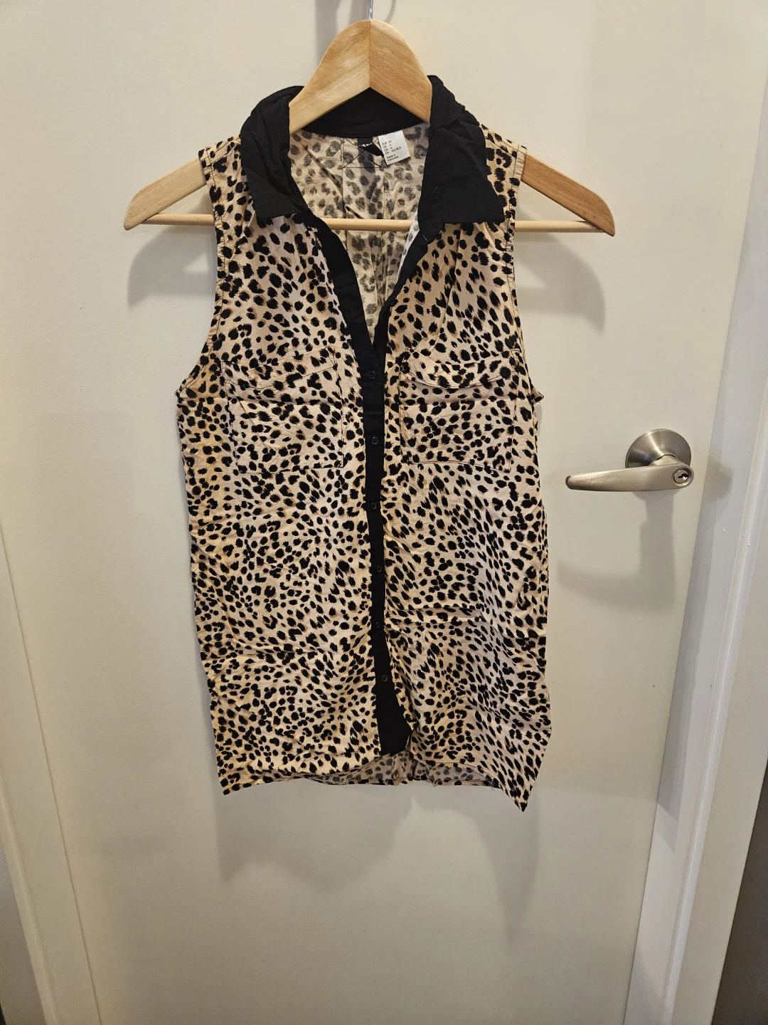 Divided H&M Sleeveless Leopard Print Blouse