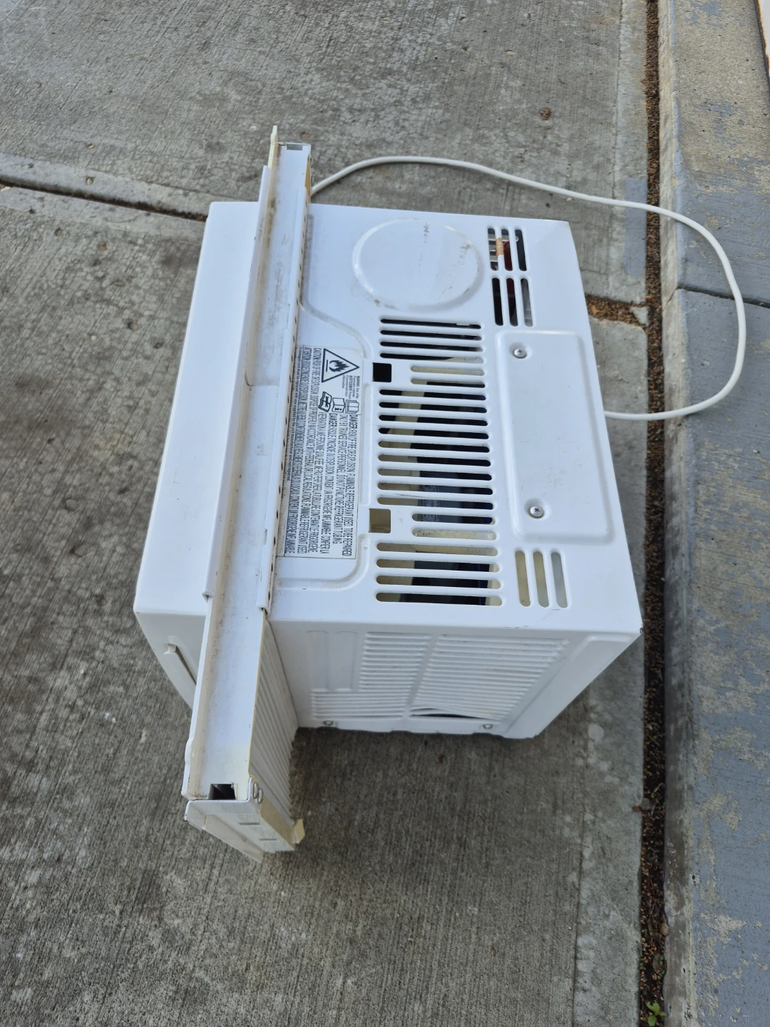 Midea Window Air Conditioner - photo 3