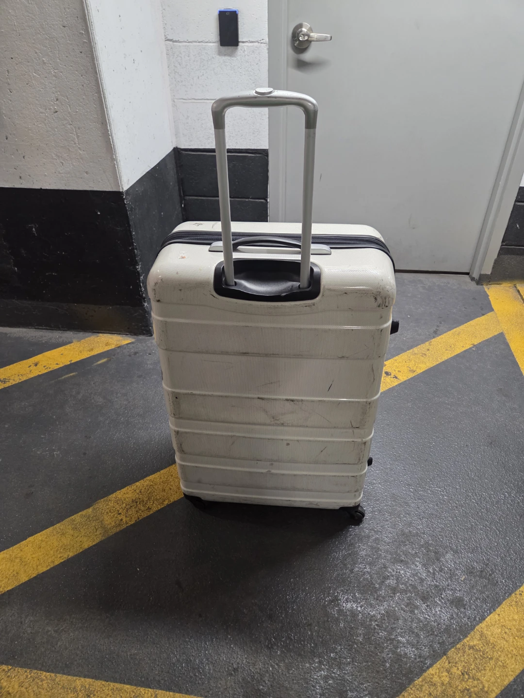 American Tourister Hardside Luggage - photo 3