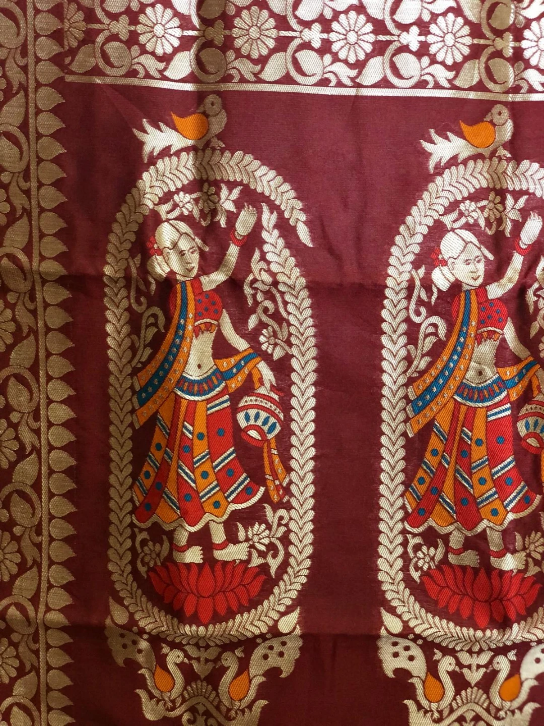 Maroon Banarasi Silk Scarf with Figurine Motifs - photo 2