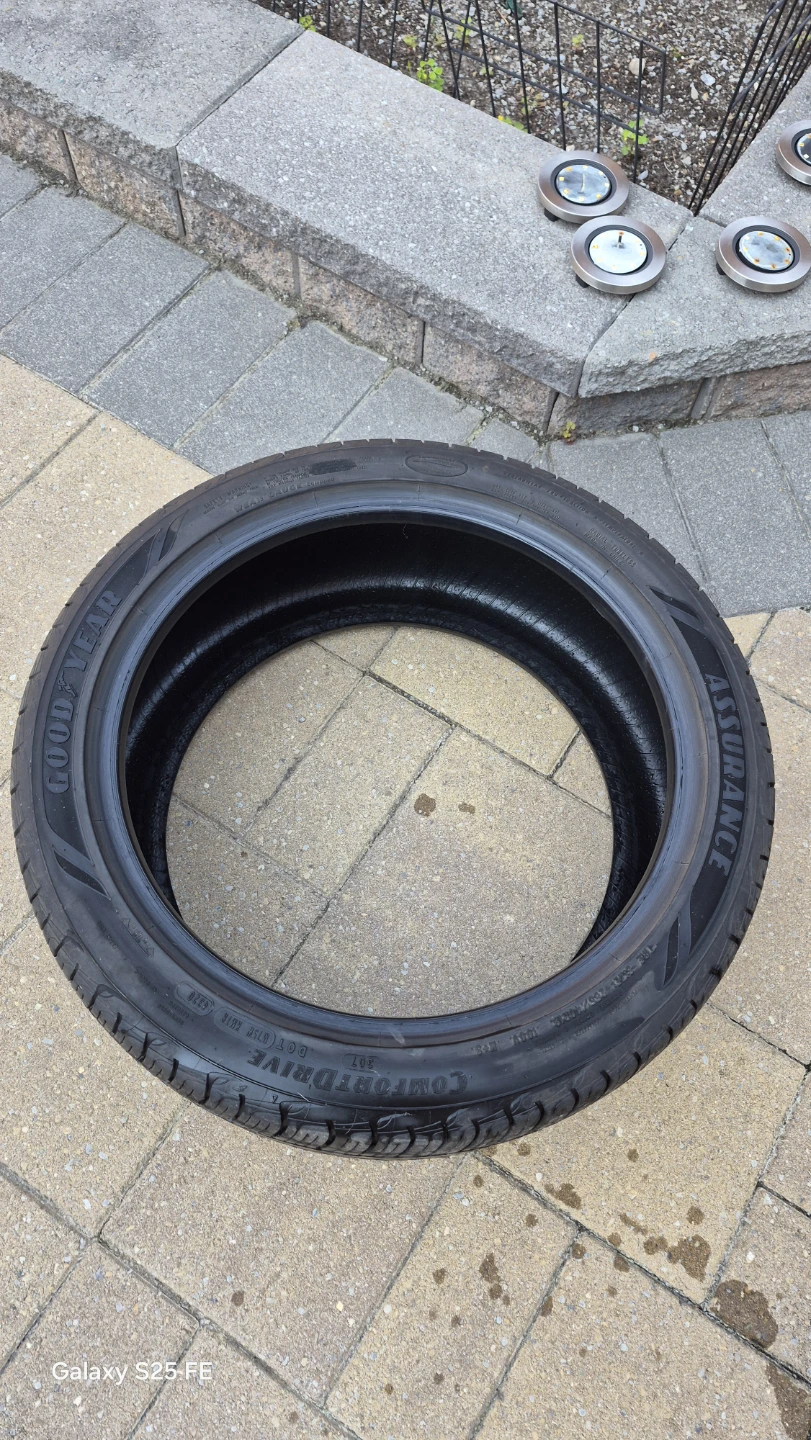 Goodyear Assurance ComfortDrive Tire 255/40R19 - photo 3