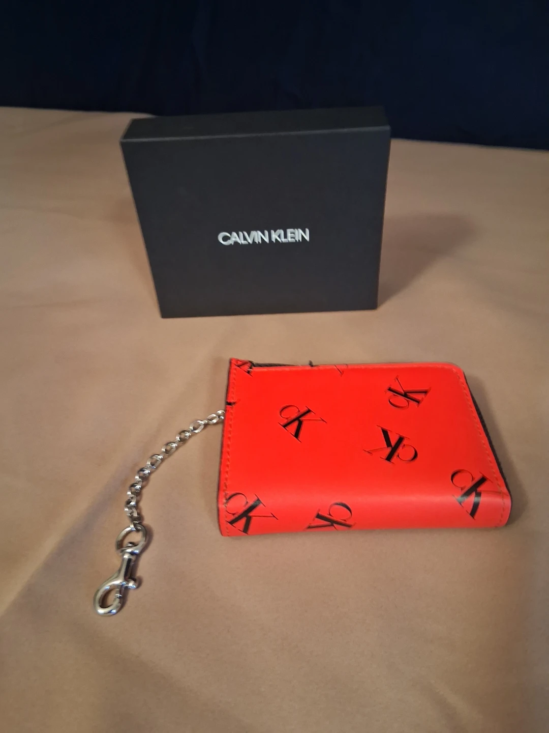 Calvin Klein shorts, red leather wallets and touque - photo 4