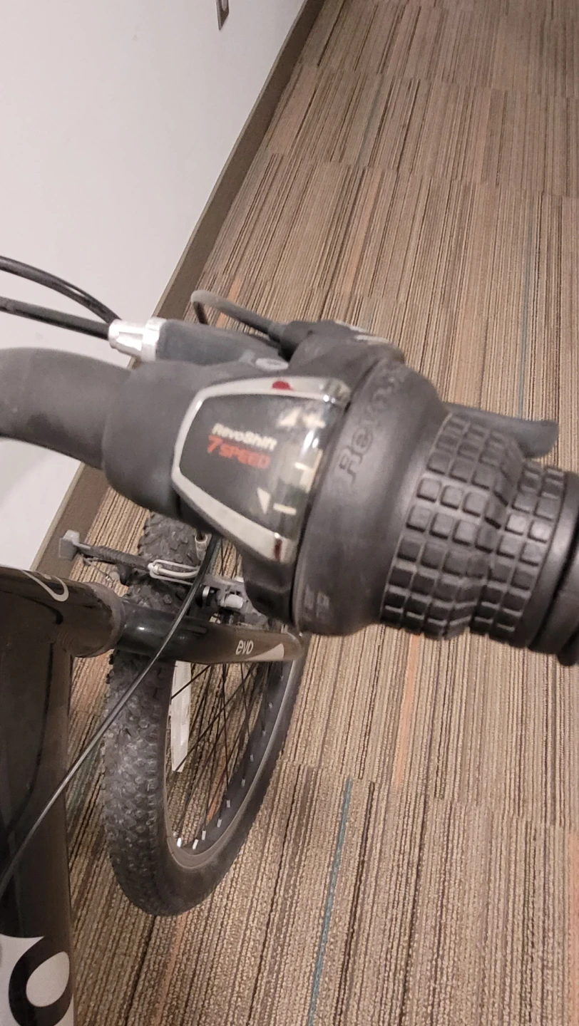 EVO Rock Ridge Mountain Bike - photo 4