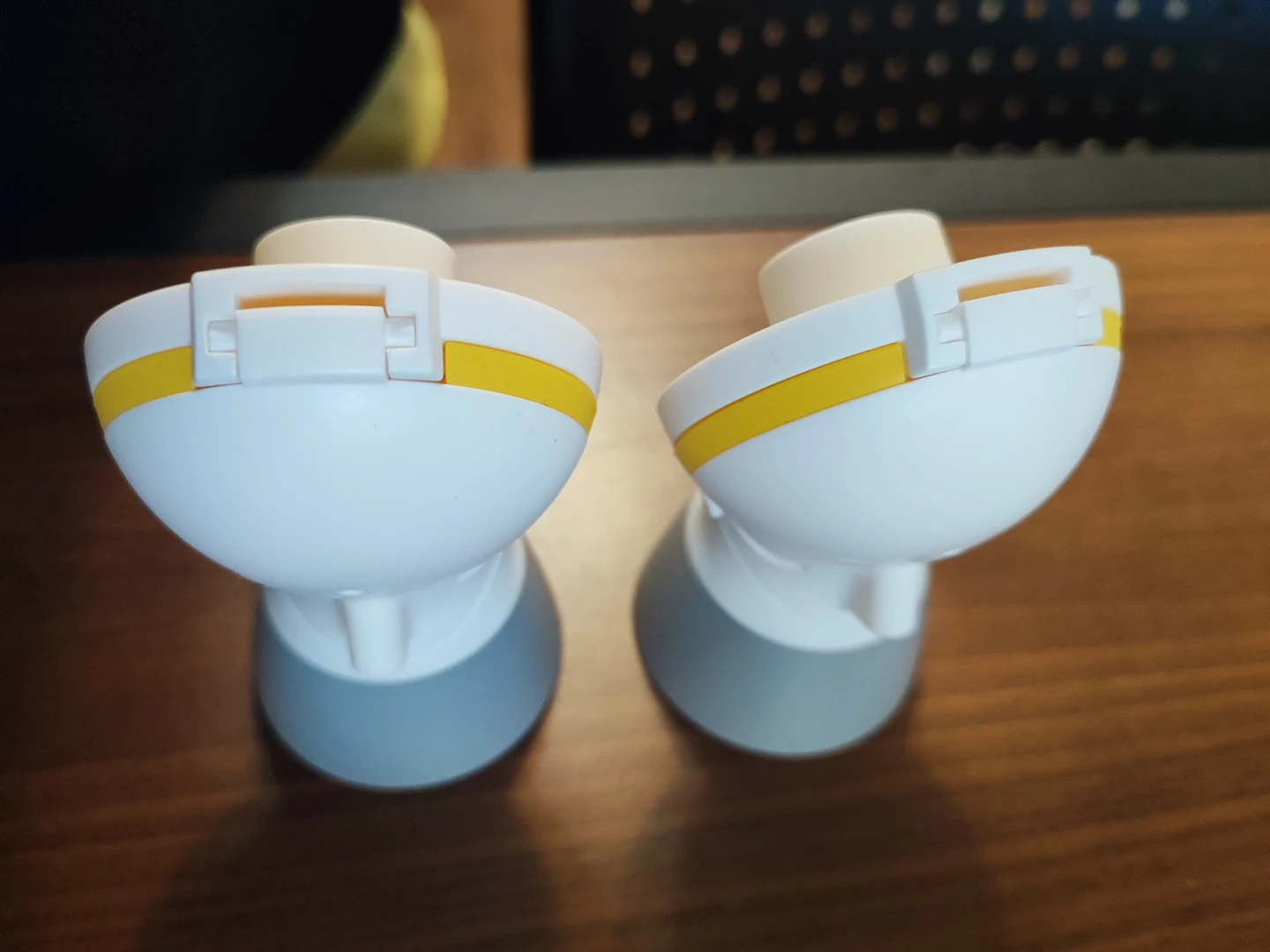 White and Yellow Plastic Bottles - Set of 2 - photo 2