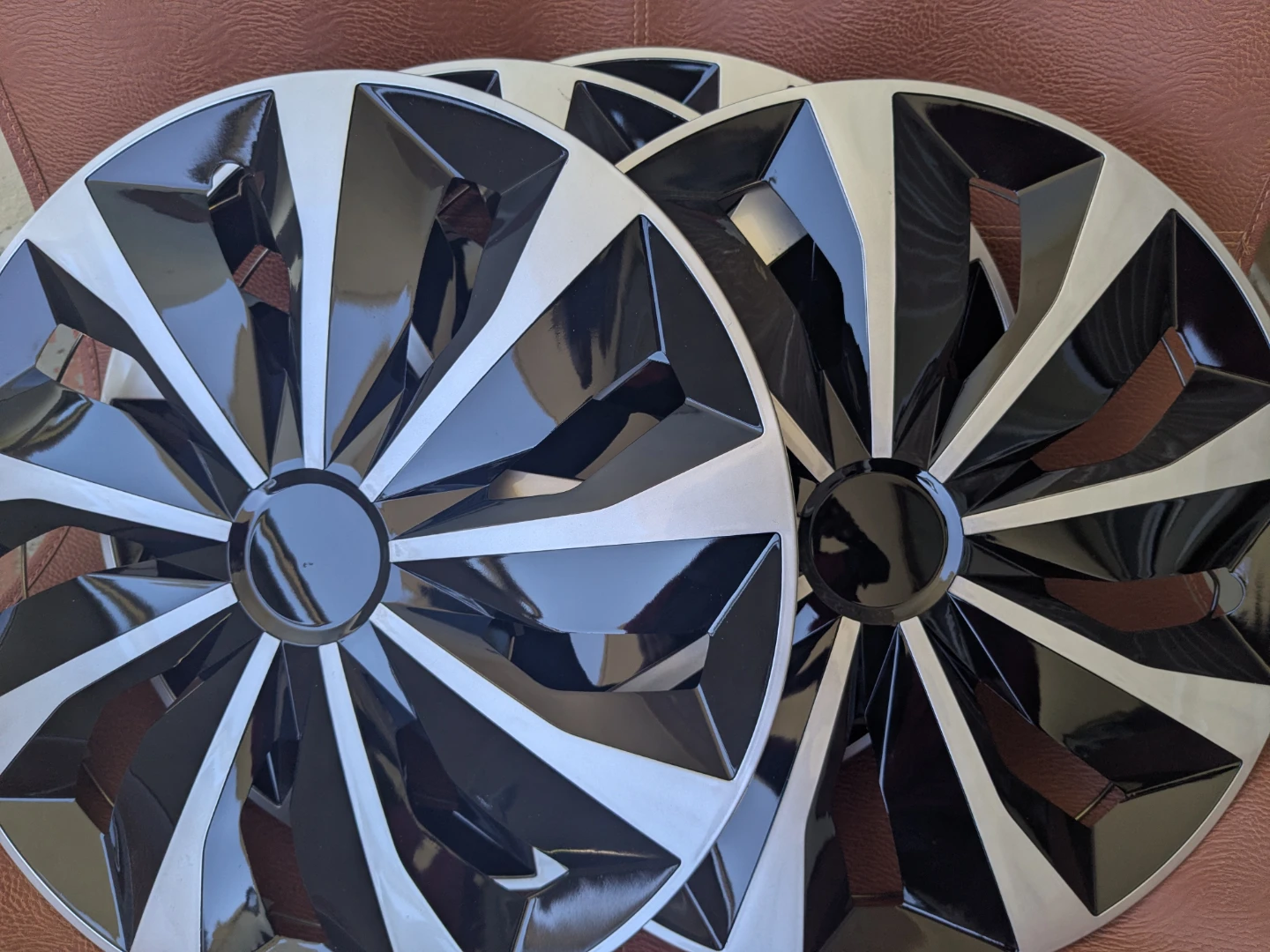 Set of 4 Black and Silver Hubcaps - photo 3
