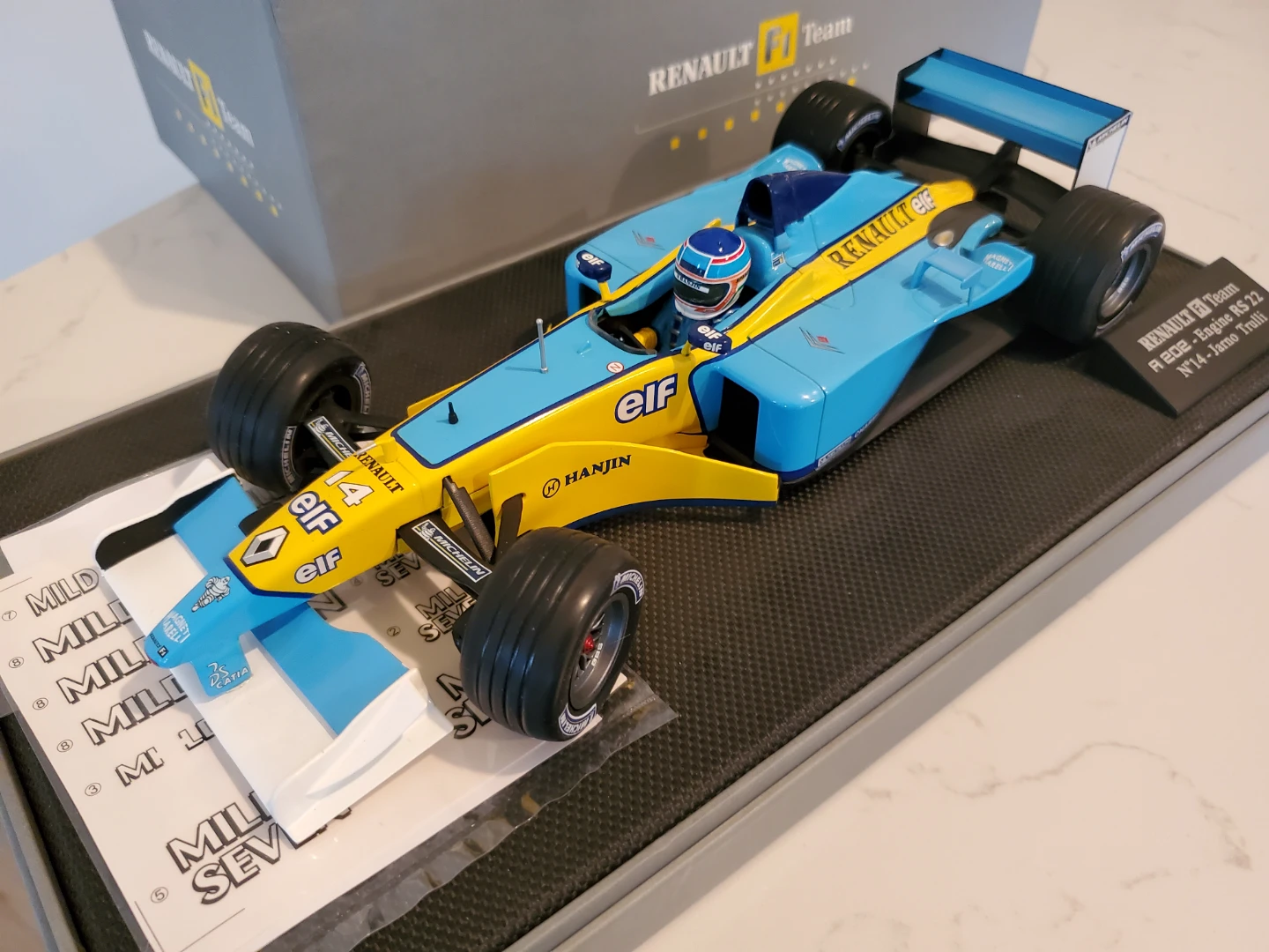 F1 car in box - photo 2