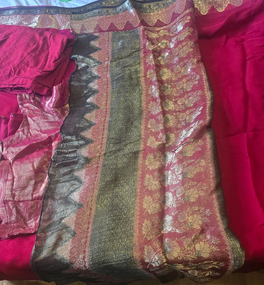 Red  and golden border Saree with Blouse and petticoat - photo 2