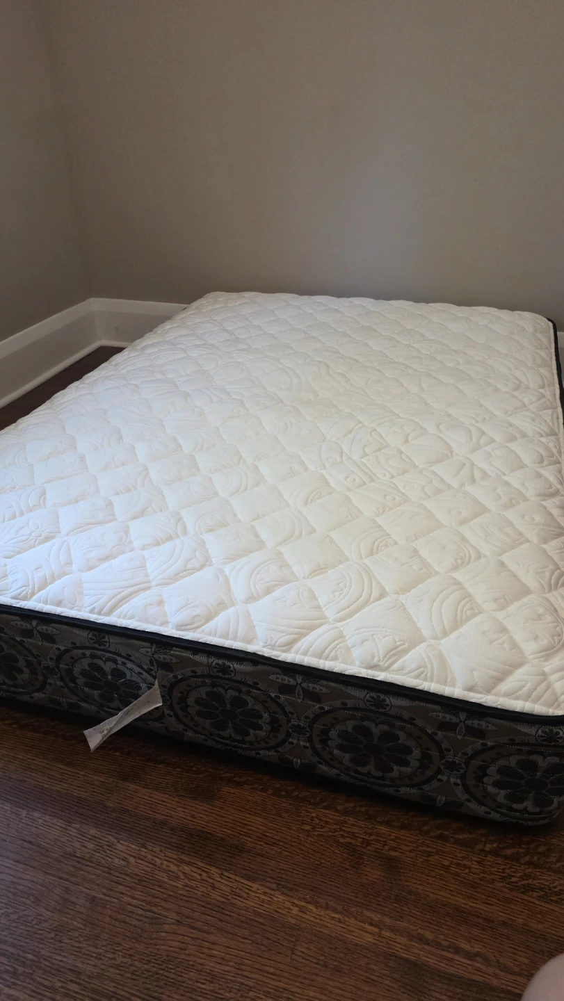High-quality hybrid matress.