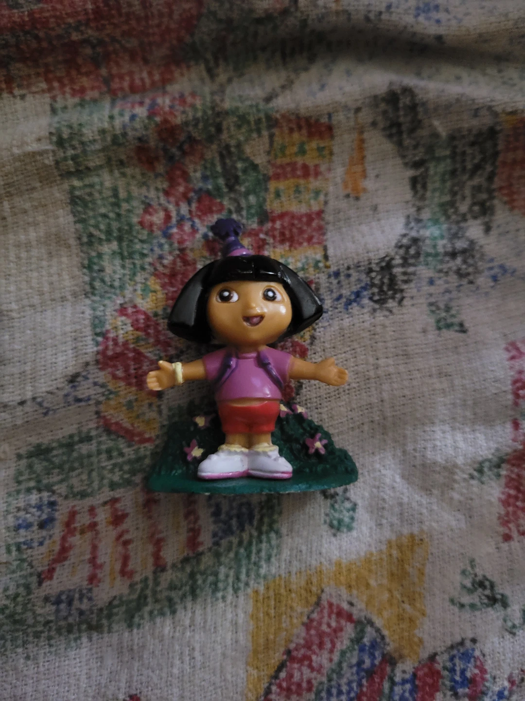 vintage 2003 Dora the Explorer figurine manufactured by Mattel.