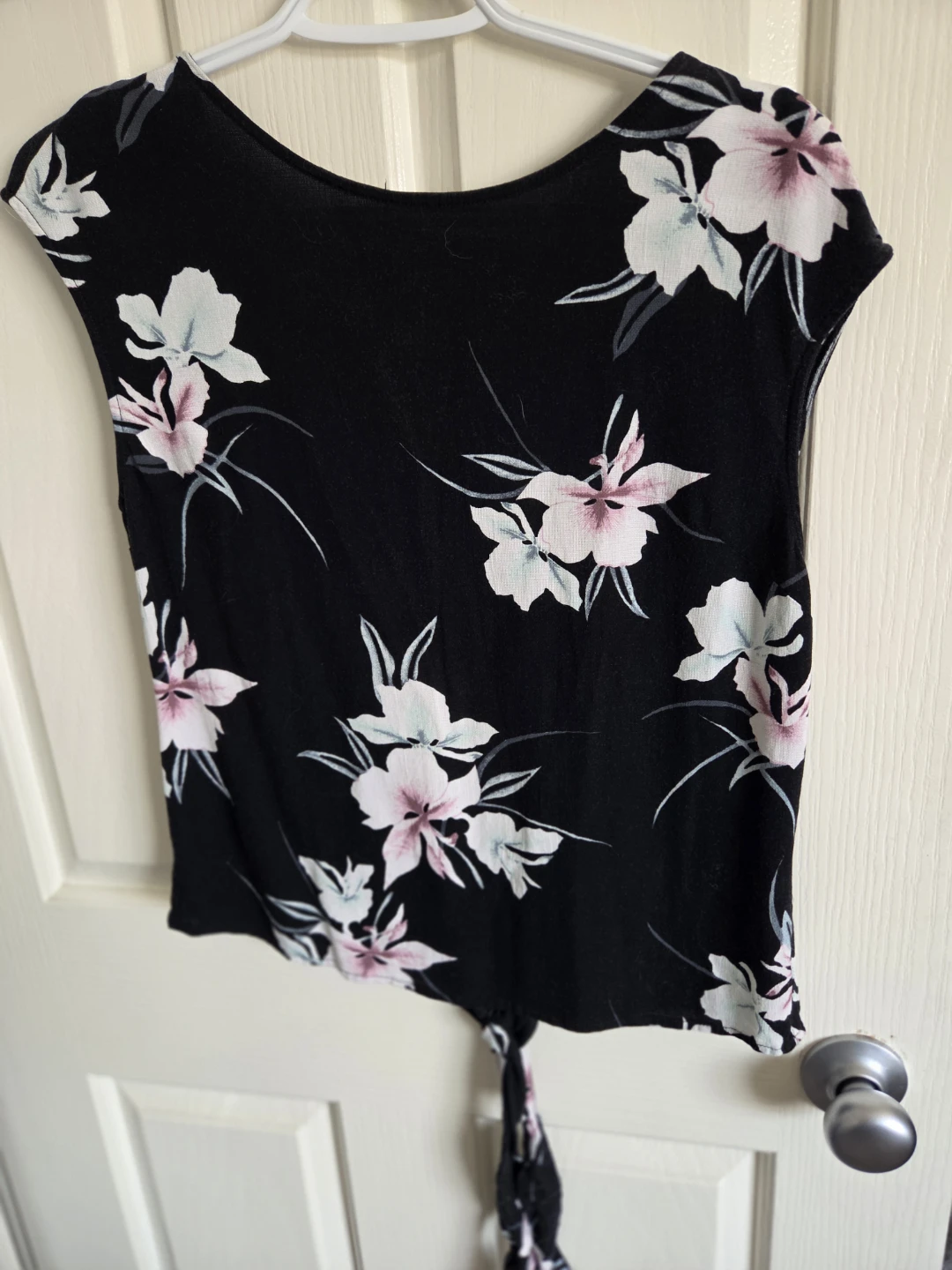 DYNAMITE Black Floral Open Back Top