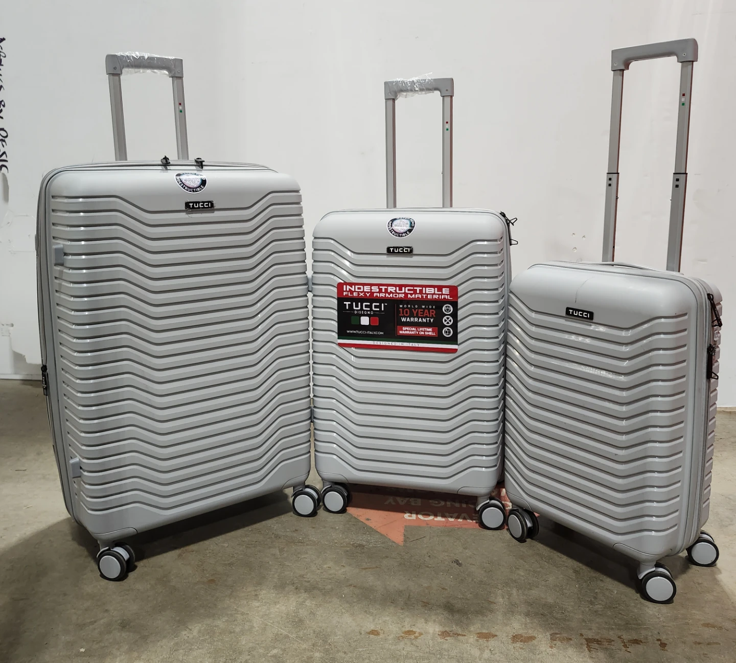 3 Pieces Polypropylene Hardside Luggage Open Box Floor Model - photo 3
