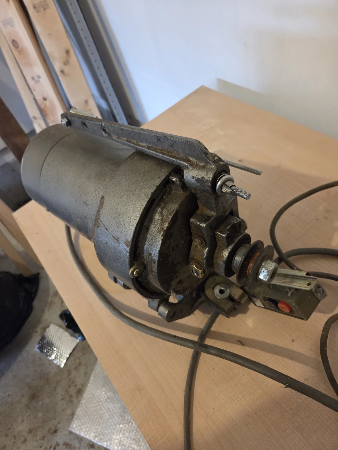 Vintage Industrial Sewing Machine Motor - photo 2