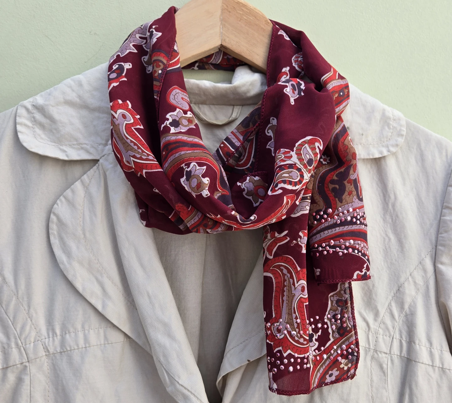 Women's burgundy  patterned scarf - photo 2