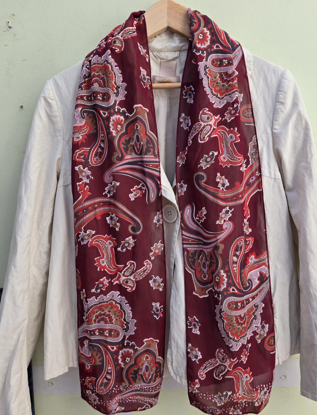 Women's burgundy  patterned scarf - photo 4