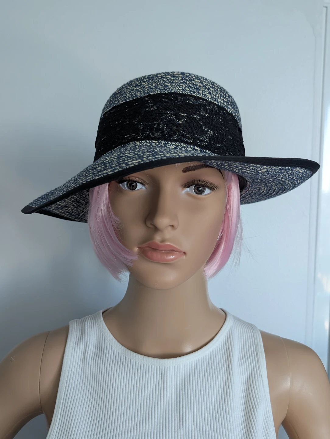 Women's Wide-Brimmed Sun Hat with Bow and Lace