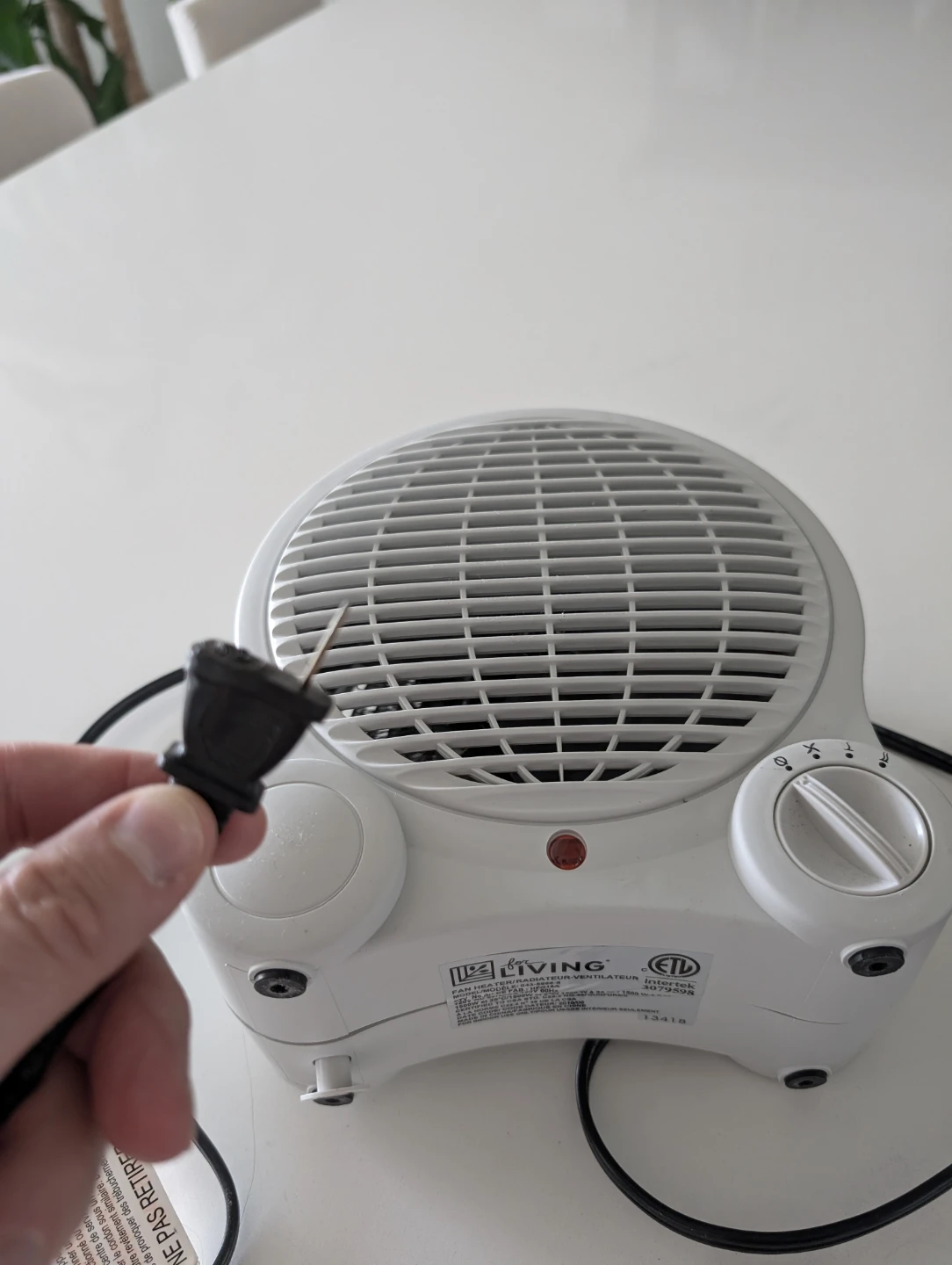 Fan heater needing plug replacement
