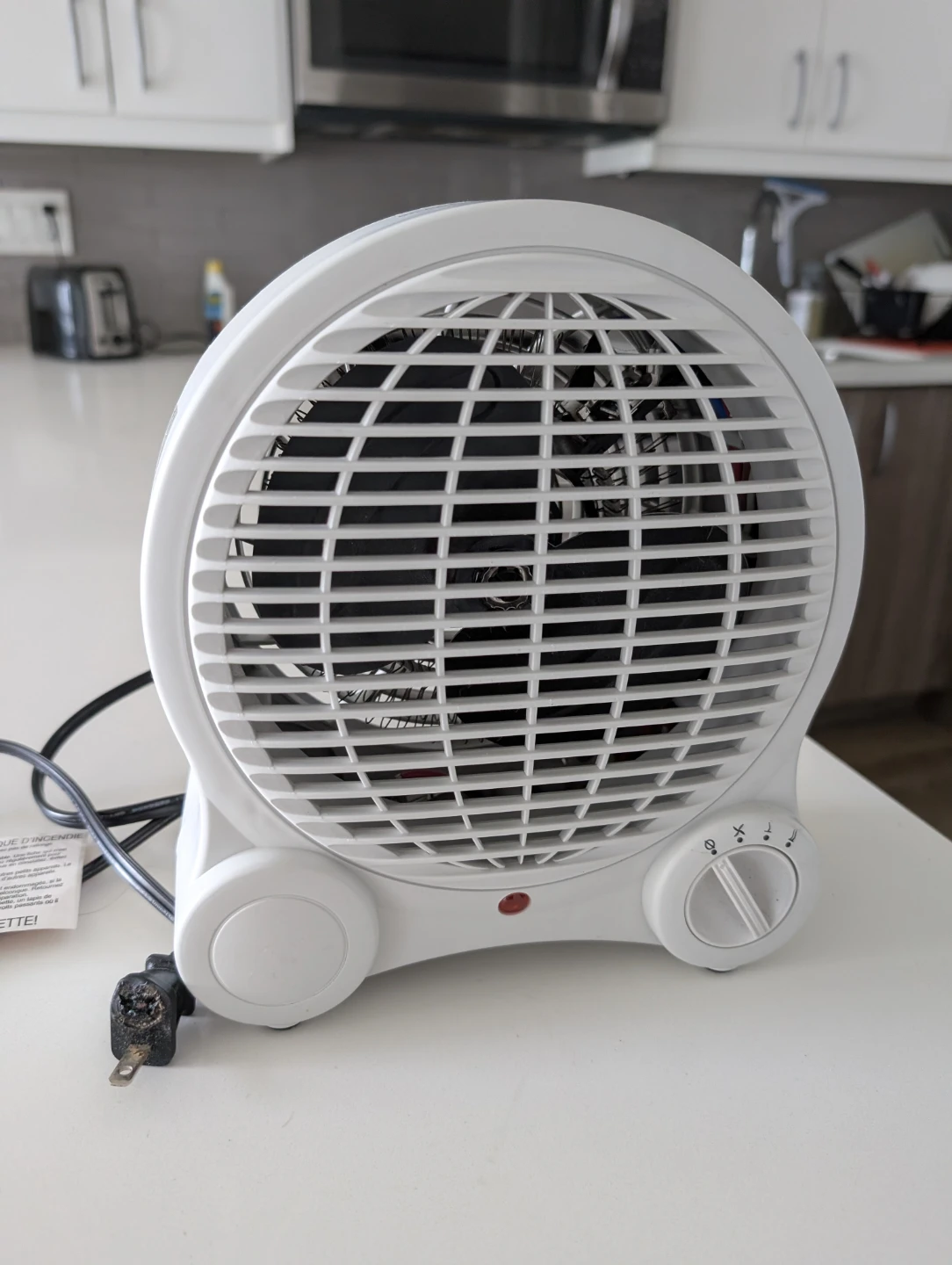 Fan heater needing plug replacement - photo 3