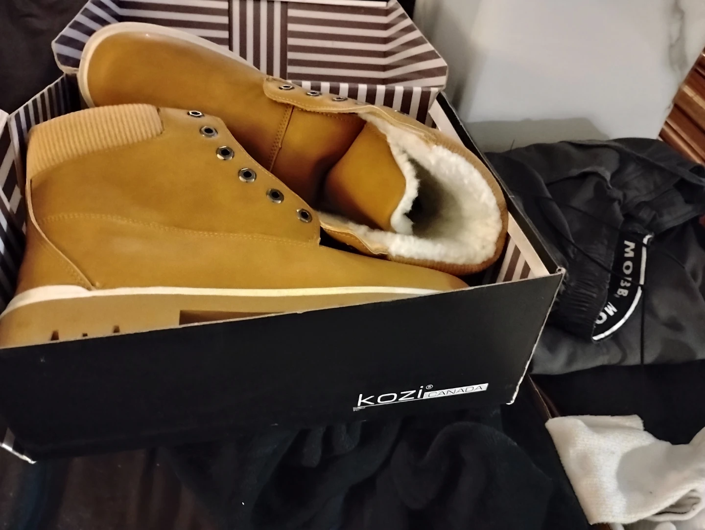 Kozi Canada Tim Wheat Boots - Size 12M - photo 3