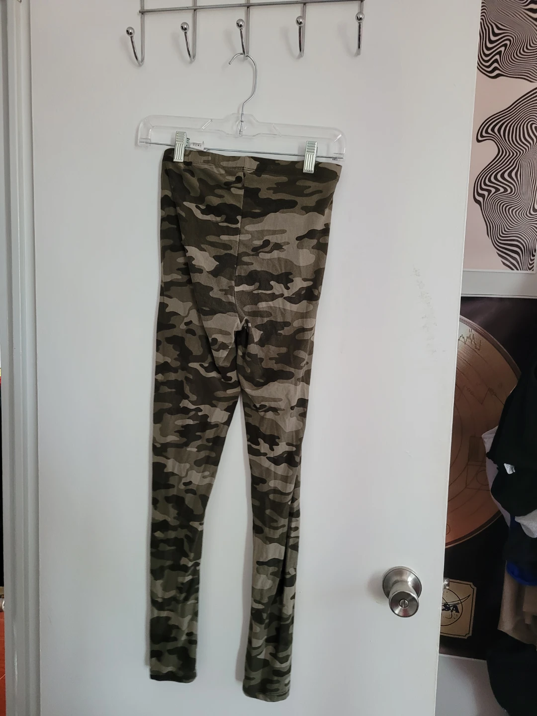 Camouflage Leggings - Size Medium - photo 2