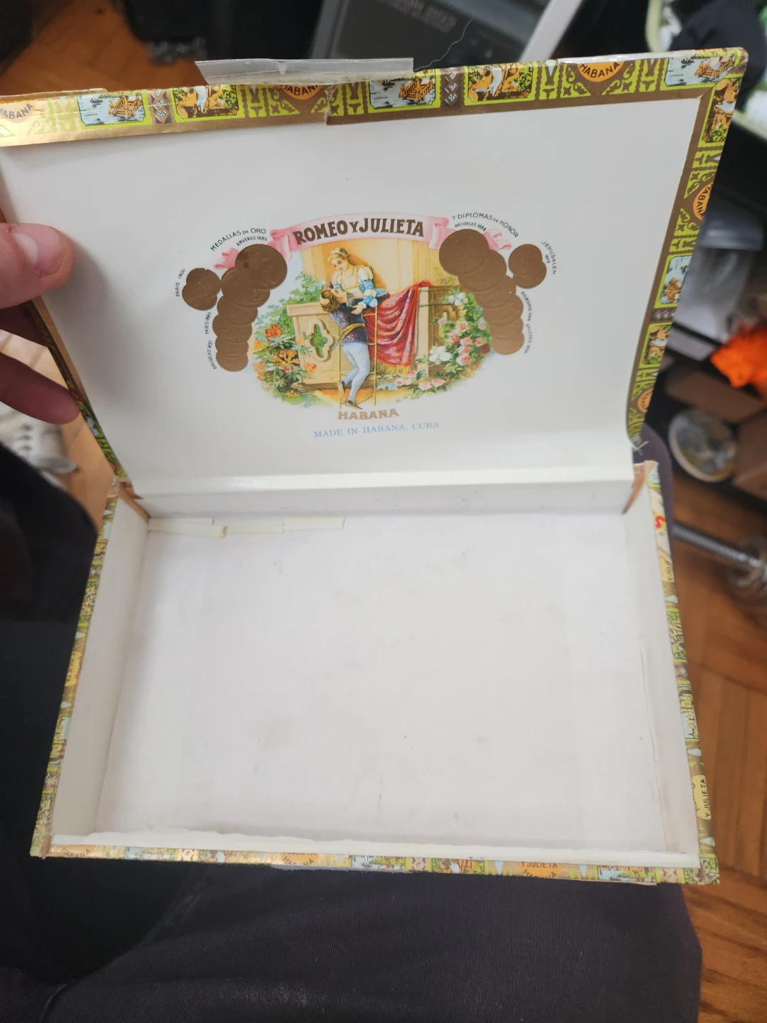 Romeo y Julieta Empty Cigar Box - photo 2