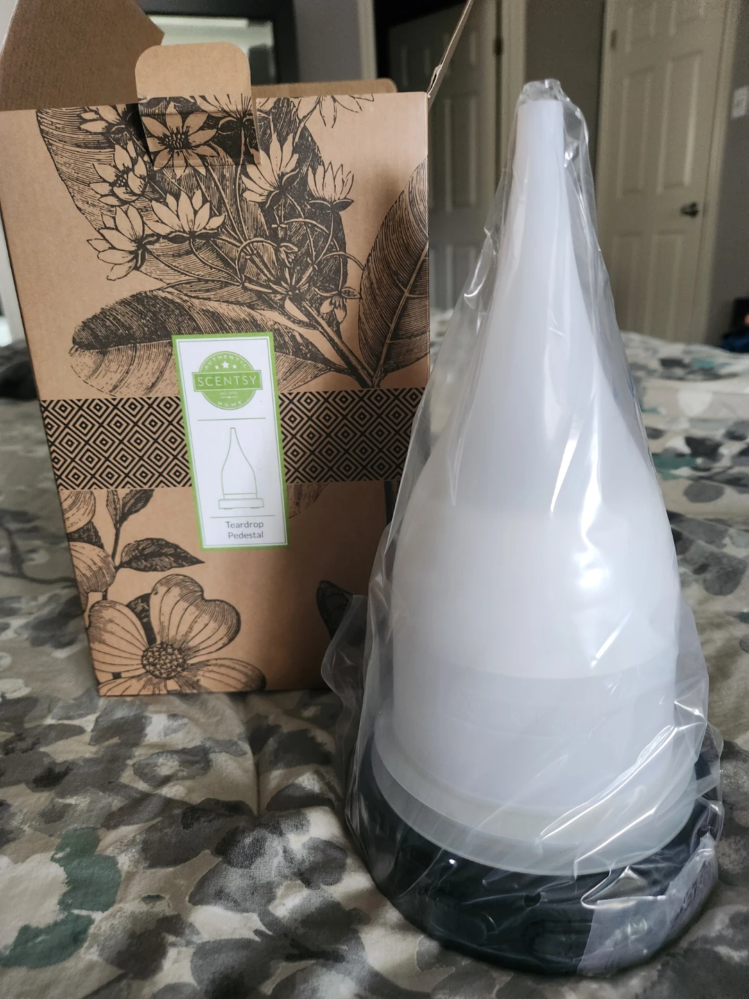 Scentsy Teardrop Pedestal Diffuser
