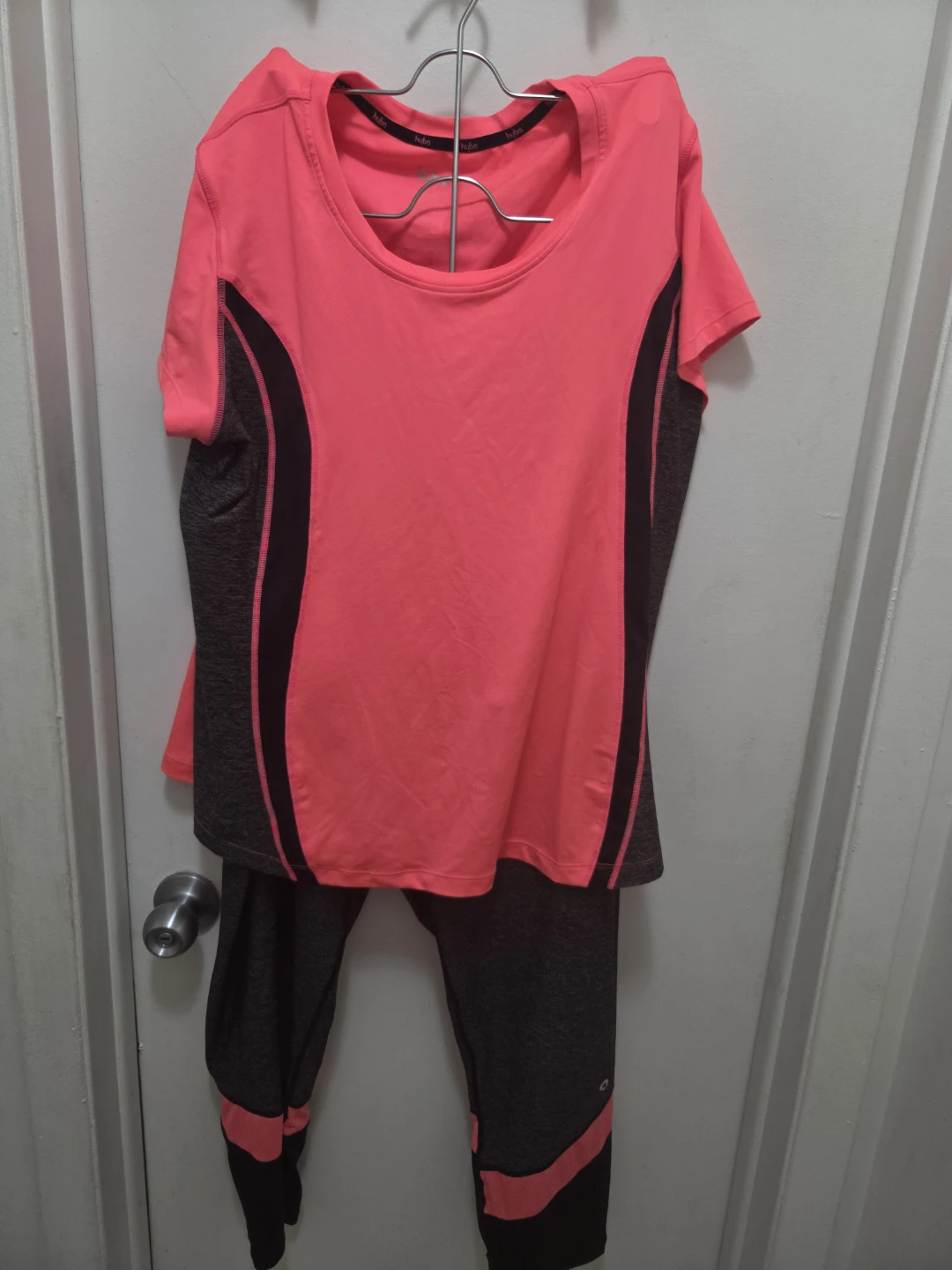 Huba Athletic Top and Capris Set