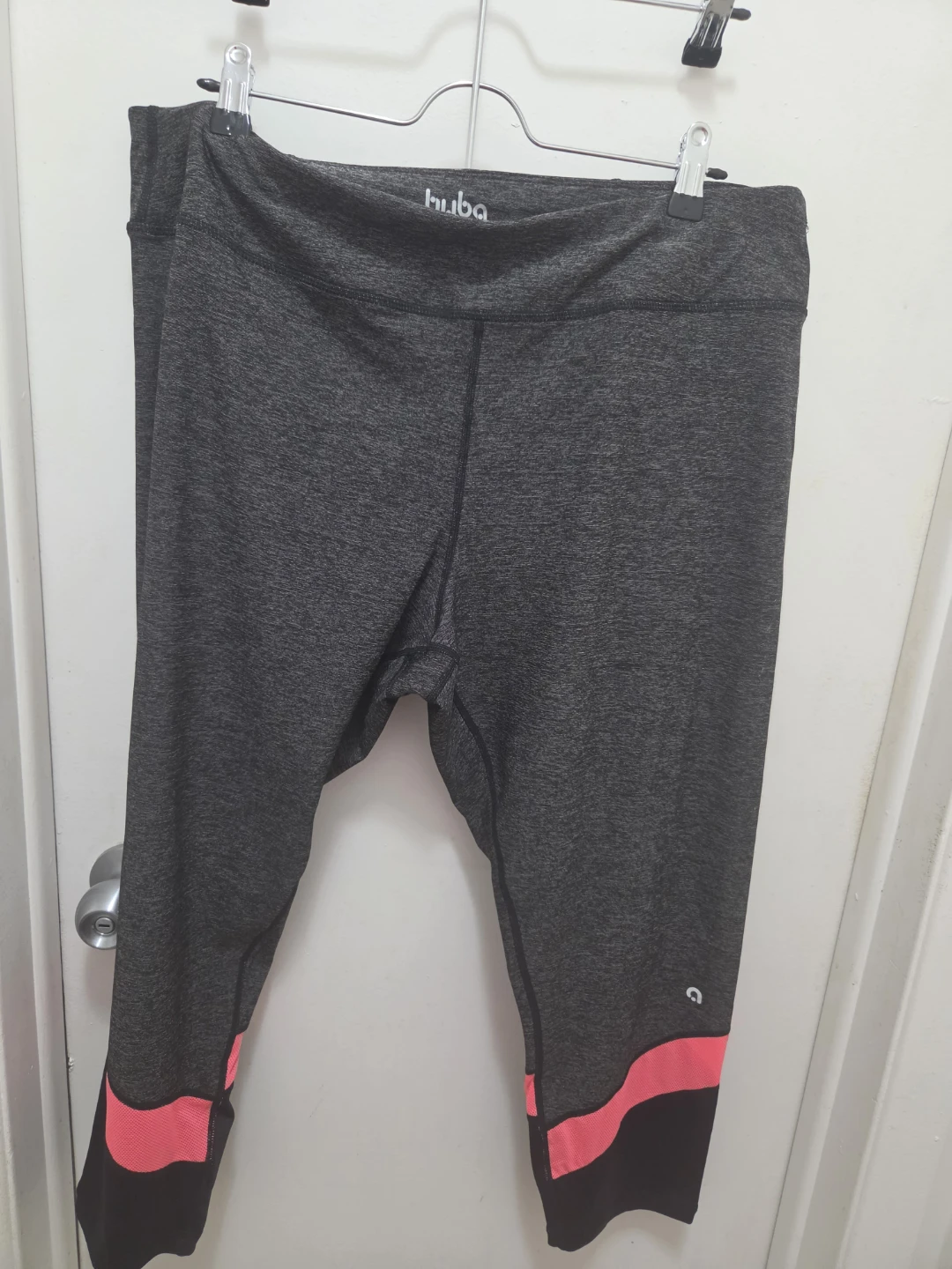Huba Athletic Top and Capris Set - photo 2