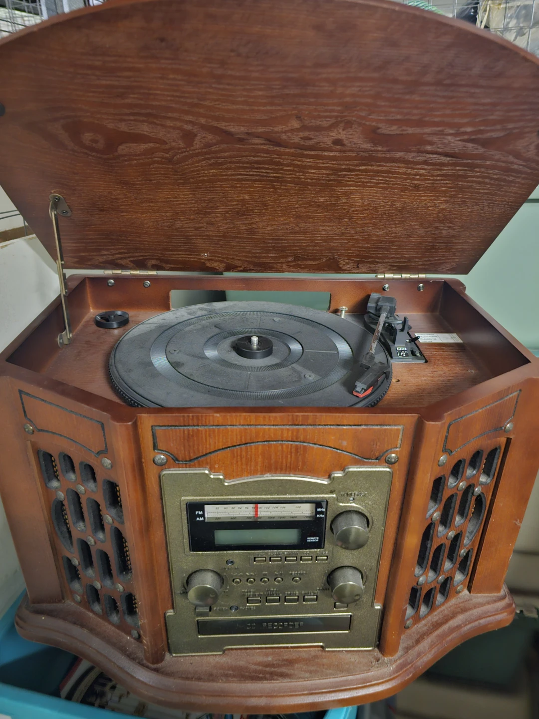 Vintage Style Record Player, CD Player & Radio Combo