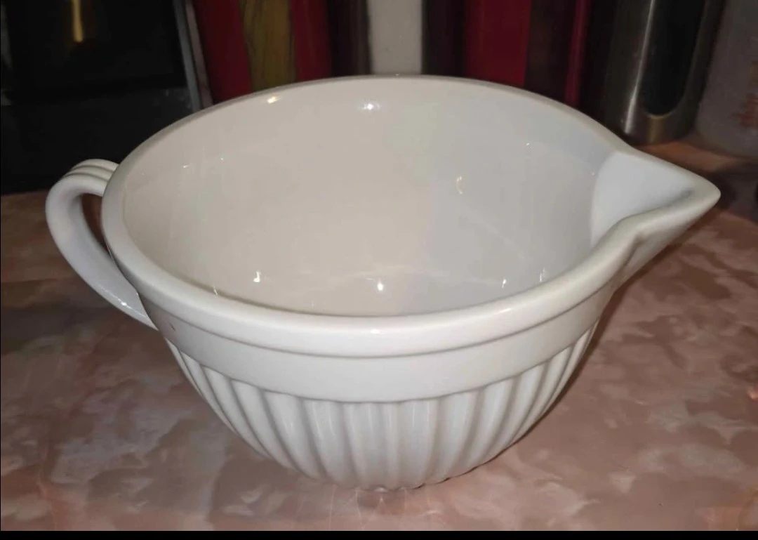 Crate & Barrel White Porcelain Ribbed Batter Mixing Bowl - 8"x6"