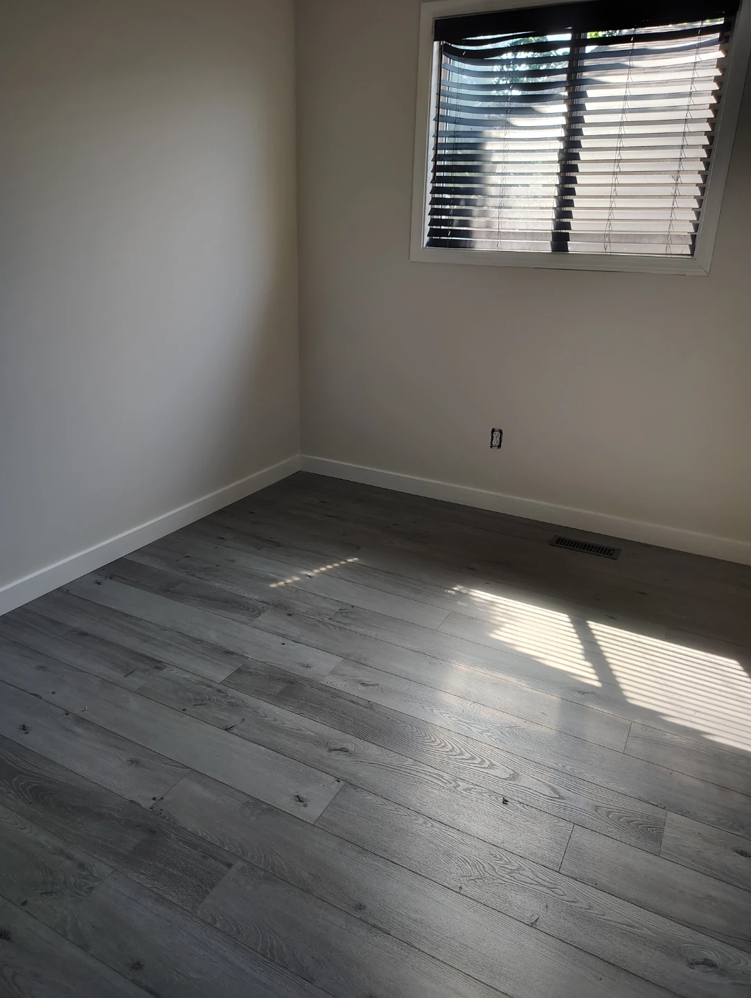 5 bedrooms, 2 bathrooms. House for rent - photo 4