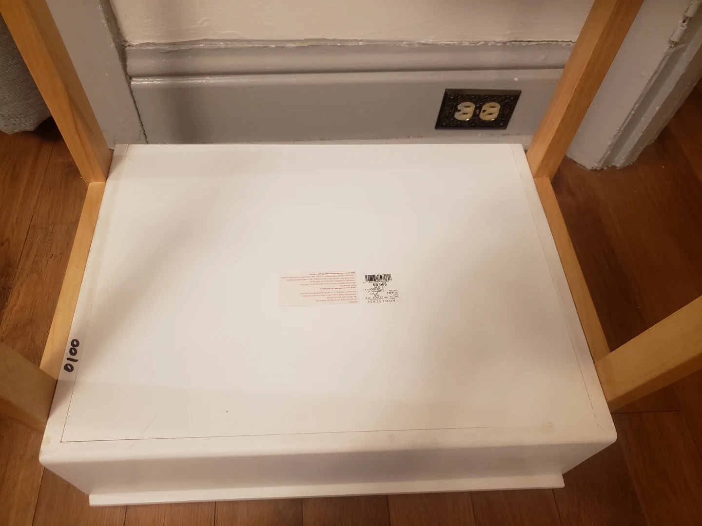 Queen West small desk h 22 in x d 15 in x L 21 1/2 in - photo 5